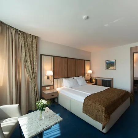 فندق ليجيندز 4*