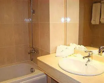 ليجيندز فندق 4*